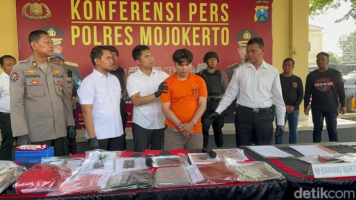 Alvi pemutilasi kekasih ratusan potongan saat berbaju tahanan