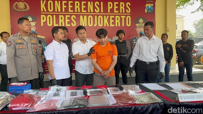 Alvi pemutilasi kekasih ratusan potongan saat berbaju tahanan