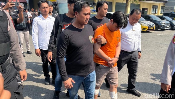 Alvi pemutilasi kekasih ratusan potongan saat berbaju tahanan