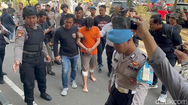 Alvi pemutilasi kekasih ratusan potongan saat berbaju tahanan