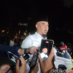 Penjelasan Praktisi Hukum Soal Unggahan Rp 55 Juta Ahmad Dhani Penjelasan Praktisi Hukum Soal Unggahan Rp 55 Juta Ahmad Dhani