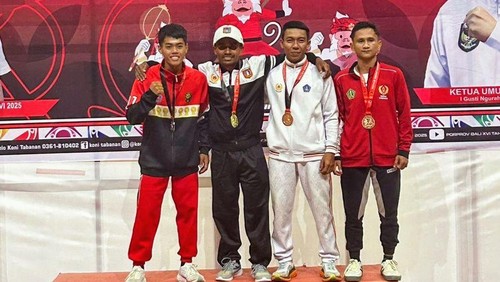 Atlet Wushu Karangasem saat naik podium pengalungan medali Porprov Bali XVI tahun 2025, Minggu (8/9/2025).