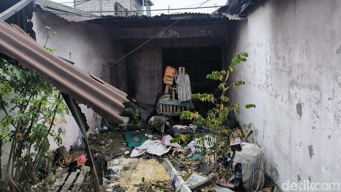 Bangunan kosong yang berada di depan kos pelaku mutilasi Alvi