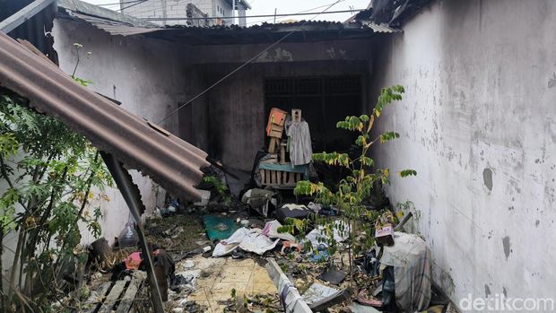 Bangunan kosong yang berada di depan kos pelaku mutilasi Alvi