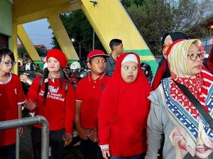 Momen Anak Down Syndrome hingga Yatim Piatu Nobar Timnas U-23 di Sidoarjo