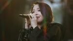 Bernadya Merasa Disukai Orang karena Lagu, Bukan Suara Bagus