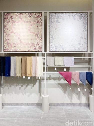 Brand hijab dan busana siap pakai, Aleza Label membuka gerai terbaru di Cibinong City Mall.