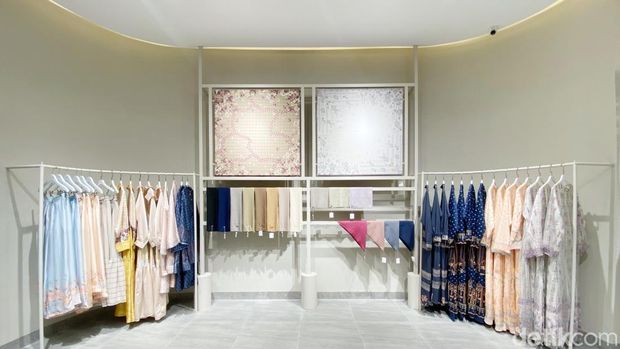 Brand hijab dan busana siap pakai, Aleza Label membuka gerai terbaru di Cibinong City Mall.