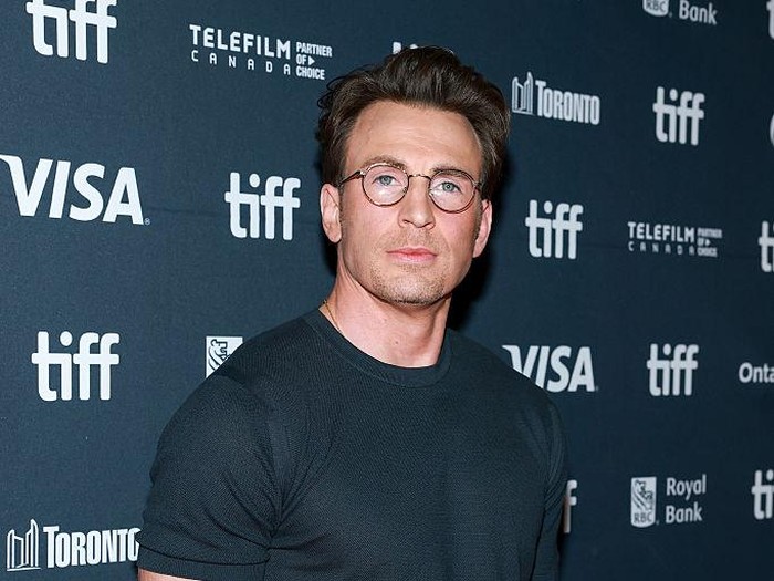 Chris Evans menghadiri pemutaran perdana Sacrifice selama Festival Film Internasional Toronto 2025 di Princess of Wales Theatre pada 6 September 2025 di Toronto, Ontario.