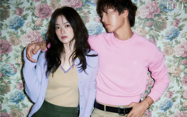 Ekspresi dan fitur wajah Chun Woo Hee dalam pemotretan majalah dengan Song Joong Ki untuk promosi drama Korea My Youth juga mengingatkan banyak netizen dengan Song Hye Kyo. Foto: Instagram