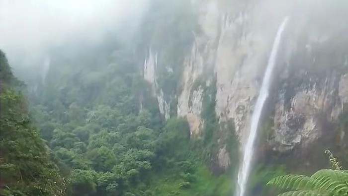 Curug Ngebul Tertimbun longsor