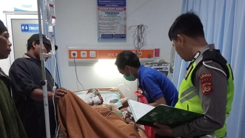 Dewa Ngakan Ketut Kicen (50), korban yang ditabrak pengendara balap liar di Jembatan Merah kawasan Pusat Kebudayaan Bali, Minggu (7/9/2025) tengah dirawat di RS Grha Bhakti Medika. (Dok. Polres Klungkung)