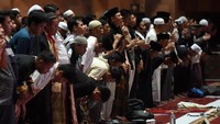 Fenomena Blood Moon kali ini memang menyedot perhatian masyarakat. Selain menjadi tontonan langit yang langka, momen ini juga menjadi sarana refleksi spiritual. Masjid Istiqlal pun kembali menjadi pusat berkumpulnya umat Islam dari berbagai daerah yang ingin merasakan langsung suasana beribadah di tengah fenomena alam semesta yang menakjubkan. ANTARA FOTO/Indrianto Eko Suwarso