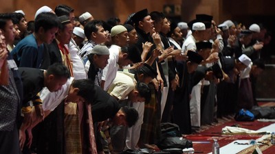 Fenomena Blood Moon, Masjid Istiqlal Dipadati Jemaah Salat Gerhana