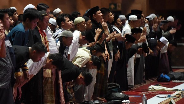 Fenomena Blood Moon, Masjid Istiqlal Dipadati Jemaah Salat Gerhana