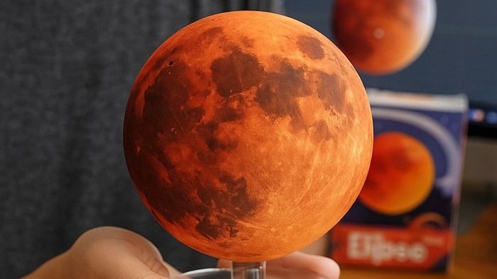 Foto gerhana bulan diedit dengan Gemini AI Miniatur Foto gerhana bulan diedit dengan Gemini AI Miniatur