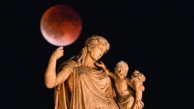 Potret Gerhana Bulan Total di Seluruh Dunia