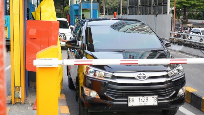 GT Slipi beroperasi lagi usai dibakar massa.