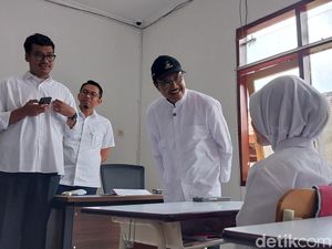 Mensos Pastikan Seragam SR Tuntas September Ini, Laptop Masih Pengadaan