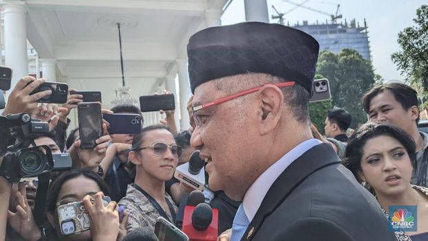 Gus Irfan Yusuf tiba di Istana Kepresidenan, Jakarta, Senin (8/9/2025). (CNBC Indonesia/Emir Yanwardhana)