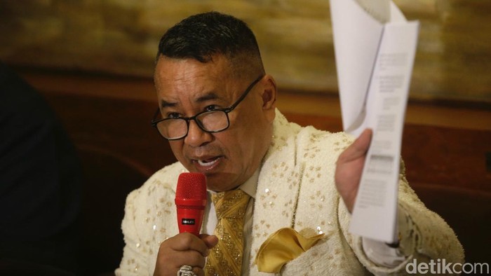Hotman Paris Bantah Nadiem Terlibat Korupsi Laptop Chromebook Kuasa hukum Nadiem Makarim, Hotman Paris, menyampaikan pernyataan kepada media di Jakarta, Senin (8/9/2025). Ia menanggapi penetapan Nadiem sebagai tersangka kasus dugaan korupsi laptop Chromebook.