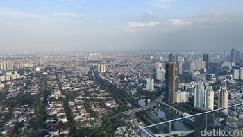 Experience kali ini sedikit tidak biasa, karena Huawei Pura 80 Ultra dipakai memotret Jakarta dari puncak Autograph Tower, gedung tertinggi di Indonesia dan di seluruh belahan Bumi selatan. Foto: Virgina Maulita Putri/detikINET