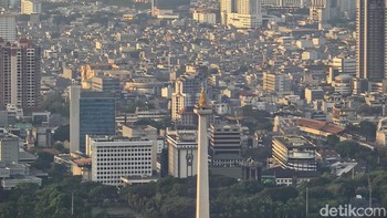 Dengan tinggi 385 meter, gedung ini jauh mengalahkan Monumen Nasional. Foto: Virgina Maulita Putri/detikINET