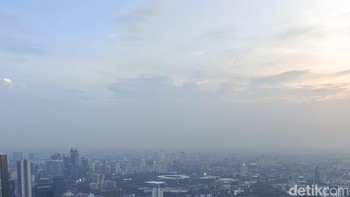 Ini contoh hasil foto dengan mode auto zoom 1x. Terlihat kawasan Sudirman dan Stadiun Utama Gelora Bung Karno di kejauhan. Foto: Virgina Maulita Putri/detikINET