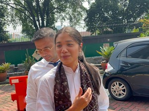 Franka Franklin Jenguk Nadiem Makarim di Rutan, Bawa Samosa-Pastel Buatan Ibu