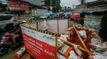 Jalan Dr Saharjo Menyempit, Proyek Galian Picu Kemacetan Panjang