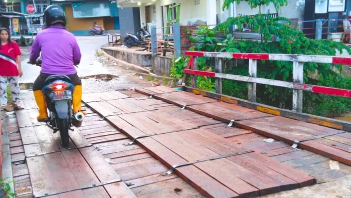 Jembatan berusia 50 tahun di Tarakan sudah bisa dilalui. (Oktavian Balang/detikKalimantan)