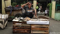 Meski mayoritas menolak, ada pula pedagang yang menyatakan kesediaan membayar pajak. Alam, pedagang ikan cue kelahiran 1988, mengaku setuju sepanjang pemerintah benar-benar bekerja dengan baik dan transparan dalam mengelola hasilnya.