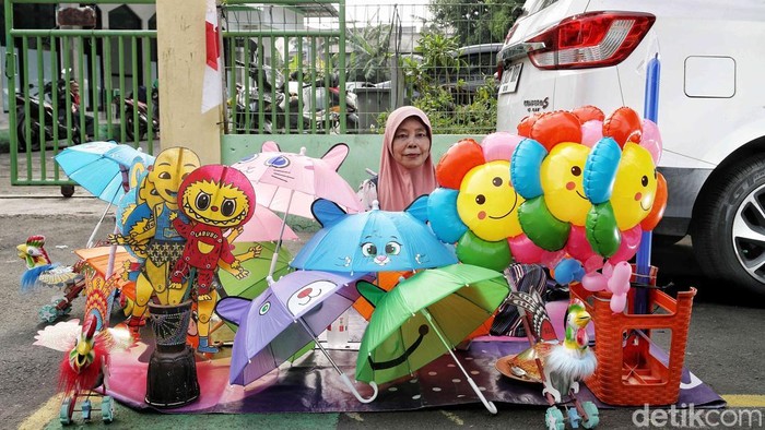 Pedagang kecil di Pasar Semper angkat suara soal rencana pemerintah kenakan pajak shadow ekonomi mulai 2026. Mereka berharap aturan adil dan berpihak, Senin (8/9/2025).