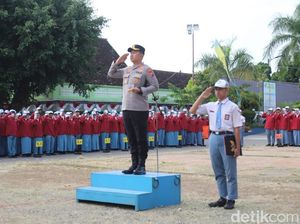 Polres Magetan Blusukan ke Sekolah Ajak Pelajar Cerdas Bermedsos