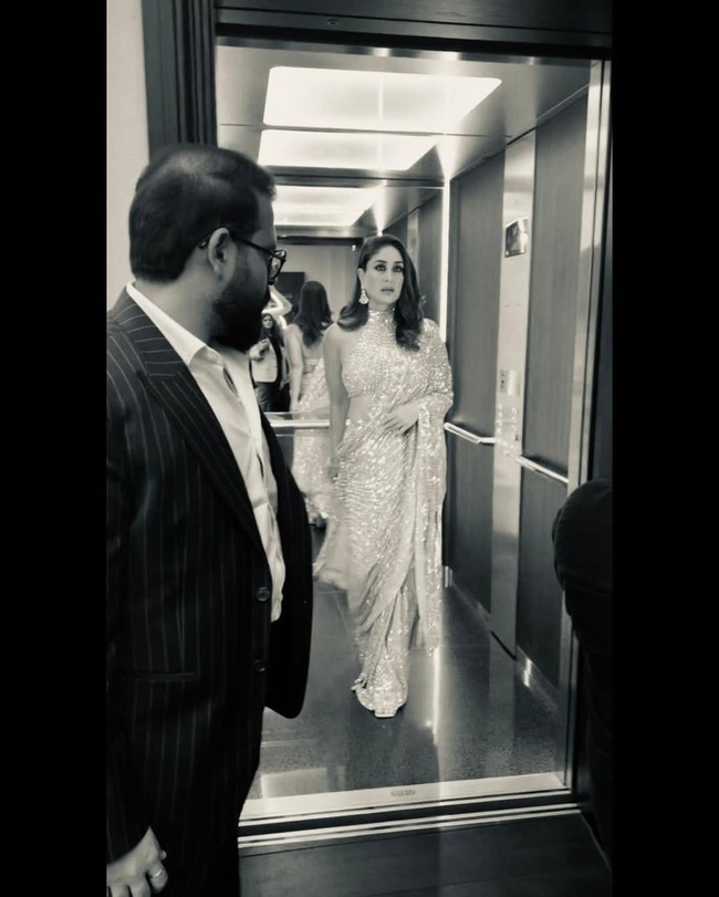 Wanita 44 tahun ini melengkapi penampilan glamor-nya dengan anting panjang dan gelang berlian. Foto: Instagram/@kareenakapoorkhan