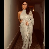 Kareena Kapoor tampil memukau dalam saree rancangan Manish Malhotra yang dihiasi ratusan payet berkilau. Penampilannya langsung mencuri perhatian berkat sentuhan glamor yang elegan. Foto: Instagram/@kareenakapoorkhan