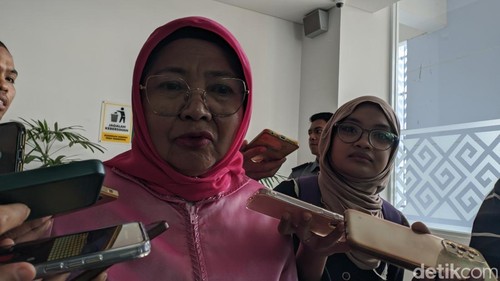 Ketua DPRD NTB Baiq Isvie Rupaeda ditemui di Bank NTB Syariah, Senin (8/9/2025). (Ahmad Viqi/detikBali).