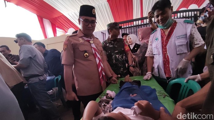 Ketua DPRD Sastra Winara (pakain pramuka) saat menghadiri Gerai Pelayanan Publik (GPP) di Cilebut TImur, Sukaraja, Kamis (21/8/2025)