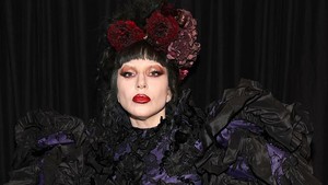 Kalau harus memilih satu nama yang benar-benar jadi bintang utama malam itu, jawabannya jelas Lady Gaga. Foto: Getty Images/Kevin Kane