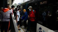 Hari ini, Halte Jaga Jakarta sudah diresmikan oleh Gubernur DKI Jakarta Pramono Anung. Pramono pun mengungkap alasan perubahan nama halte ini. (Grandyos Zafna/detikcom)