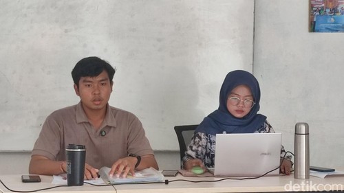 LBH Bali saat melakukan jumpa pers di kantor YLBH-LBH Bali, Denpasar terkait kasus TPPO di Pelabuhan Benoa, Senin (8/9/2025). (Ahmad Firizqi)