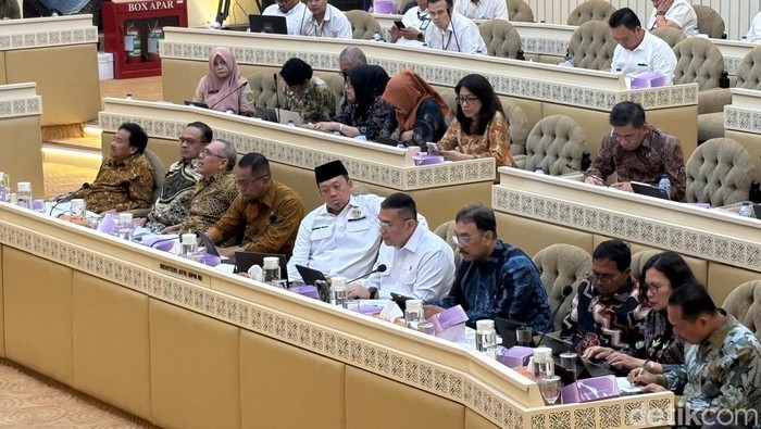 Menteri Agraria dan Tata Ruang/Kepala Badan Pertanahan Nasional (ATR/BPN) Nusron Wahid dalam Rapat Kerja (Raker) bersama Komisi II DPR RI.