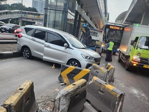 Peringatan buat Pengendara! Awas Pembatas Busway Sering Makan Korban