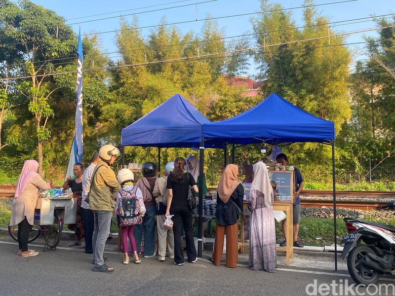 Morning Person Cake, penjual kue pinggir rel kereta Bintaro yang murah meriah