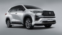 Dari segi tampilan masih identik dengan yang lama. Cuma sekarang emblem Hybrid pada bagian sisi kiri dan kanan sudah berganti HEV. Foto: Dok. Toyota Astra Motor
