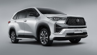 Lihat dari Dekat Tampang Innova Zenix Terbaru di Indonesia