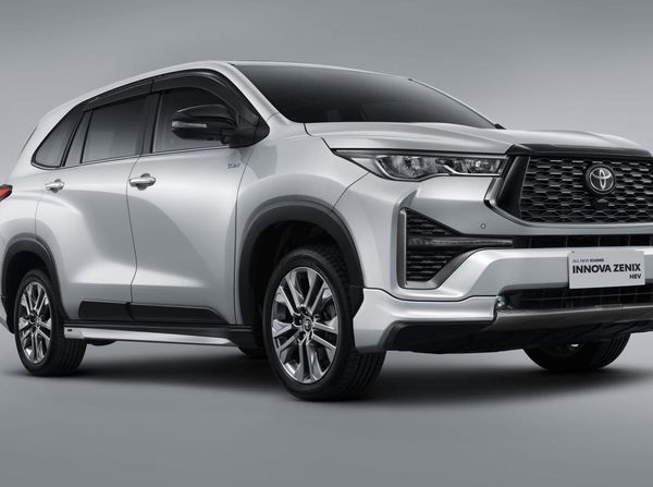 Lihat dari Dekat Tampang Innova Zenix Terbaru di Indonesia