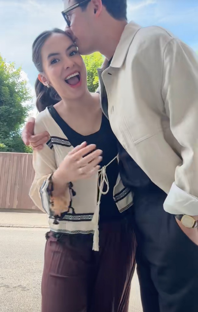 Tampil mesra, keduanya terlihat kompak kenakan busana senada bernuansa hitam dan coklat. Steffi dan Nino juga membuat video konten bersama yang diunggahnya ke TikTok. Foto: Instagram/TikTok/Steffi Zamora