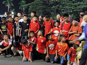 Momen Ratusan Anak Down Syndrome-Yatim Piatu Dukung Timnas di Sidoarjo