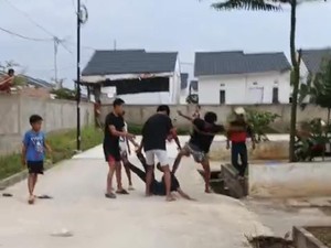 Ayah-Anak di Palembang Dikeroyok Usai Tegur Remaja Main Layangan